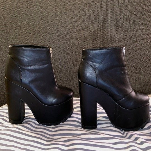 YRU Nightmare Platform Heels Dollskill (7) - Picture 5 of 8